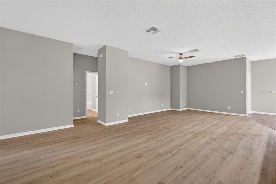 Spacious, unfurnished interior of a new home in , Umatilla (Image 28).