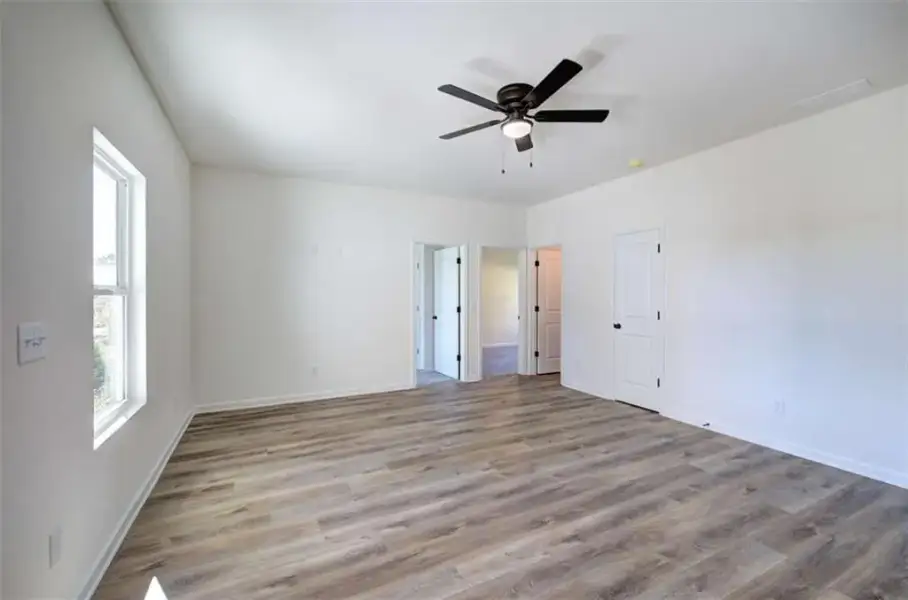 Spacious, unfurnished interior of a new home in , Dallas (Image 17).