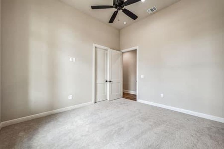 Spacious, unfurnished interior of a new home in , Granbury (Image 19).