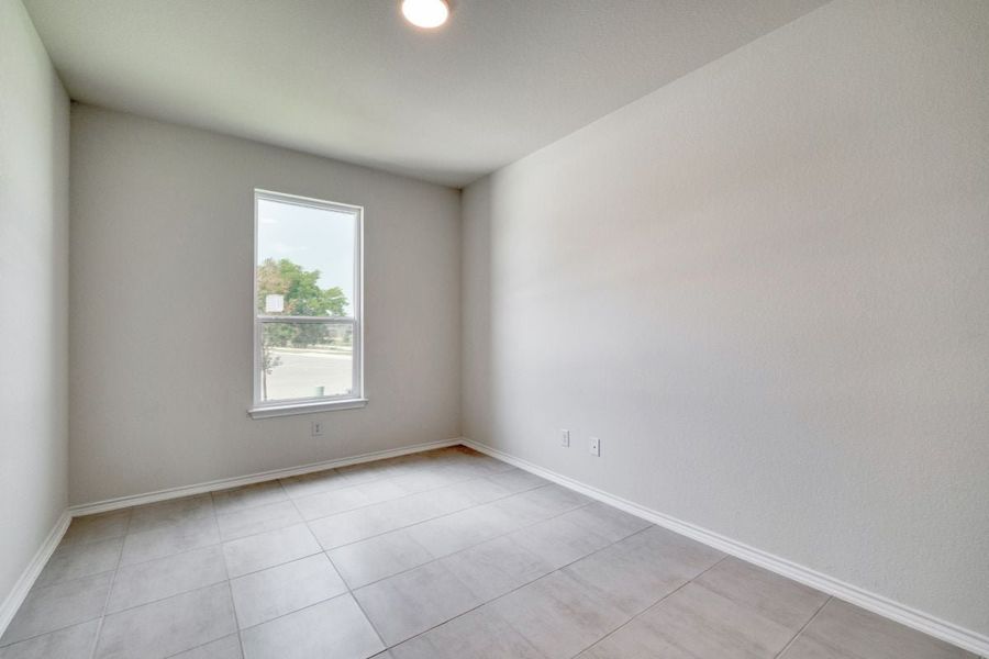 Spacious, unfurnished interior of a new home in Overlook Ranch, Georgetown (Image 17).