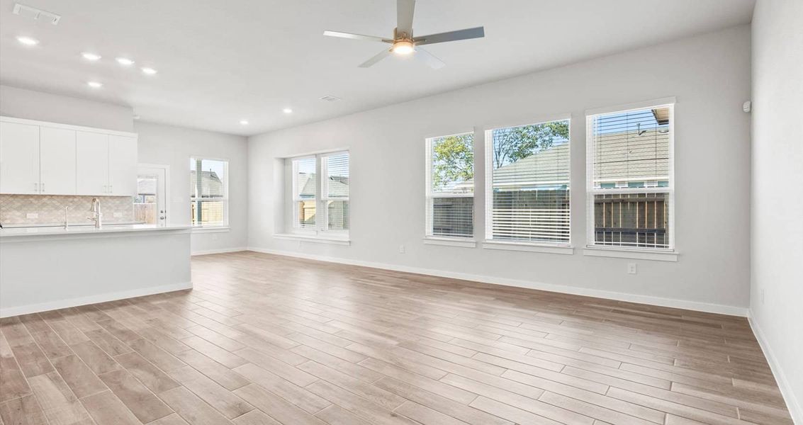 Spacious, unfurnished interior of a new home in Trace, San Marcos (Image 16).