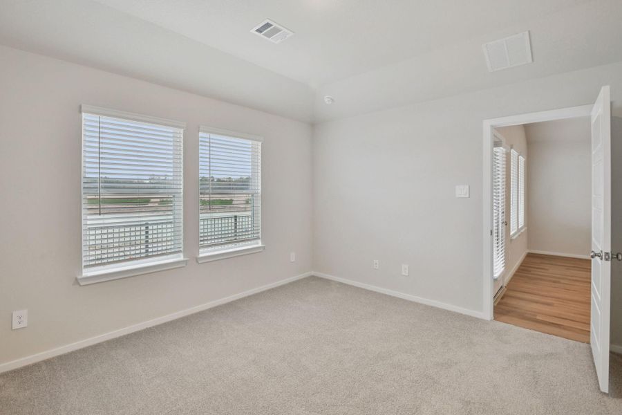 Spacious, unfurnished interior of a new home in Granger Pointe - Traditional Series, Conroe (Image 31).