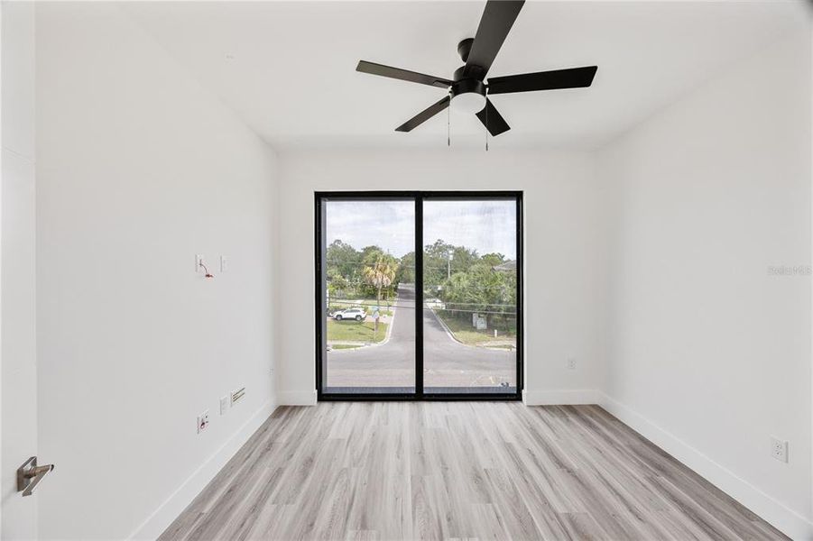 Spacious, unfurnished interior of a new home in , Tampa (Image 32).