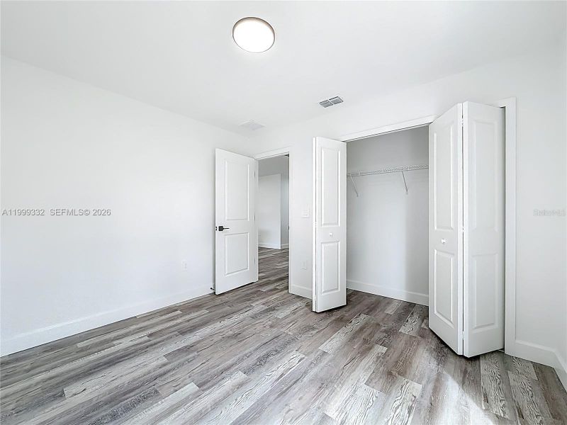 Spacious, unfurnished interior of a new home in , Ocala (Image 14).