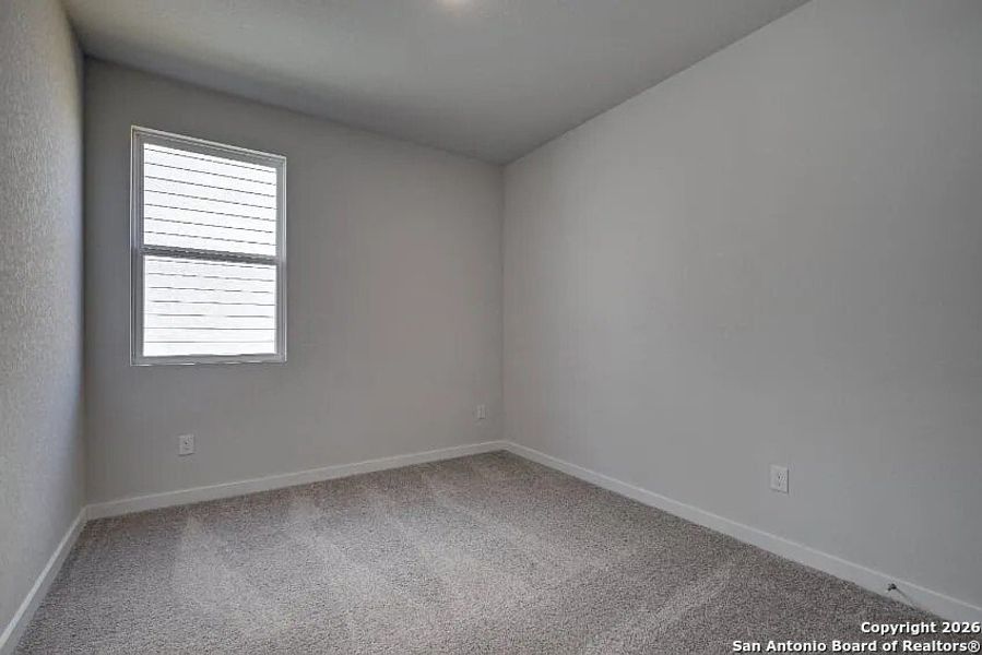 Spacious, unfurnished interior of a new home in Summerlin, San Antonio (Image 8).