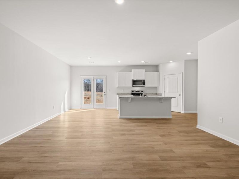Spacious, unfurnished interior of a new home in Rolling Meadows, Jasper (Image 20).