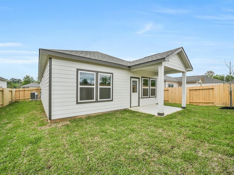 Exterior details and patio area of a home in Caney Creek Place, Conroe (Image 22).