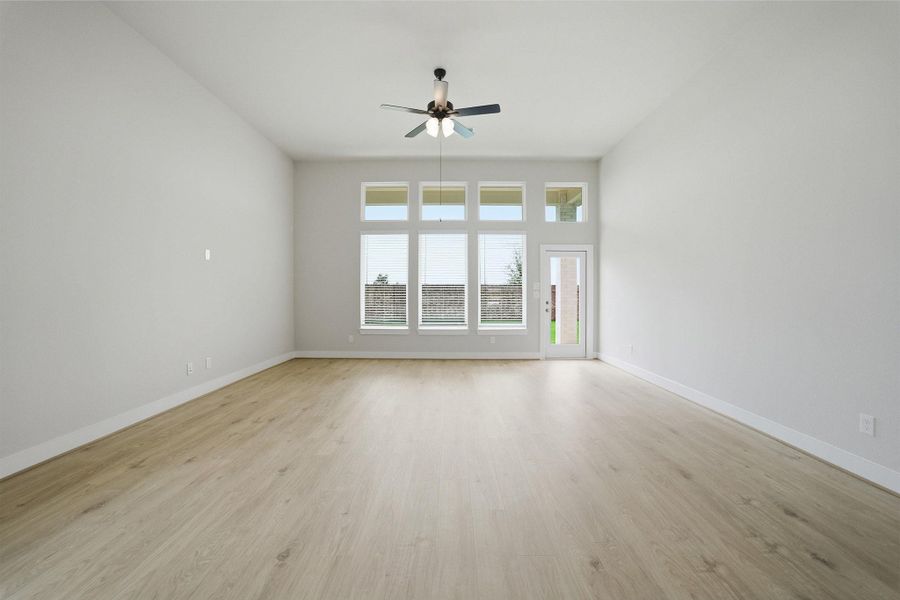 Spacious, unfurnished interior of a new home in Sunterra Lakes, Brookshire (Image 23). Spacious, unfurnished interior of a new home in Sunterra Lakes, Brookshire (Image 23).