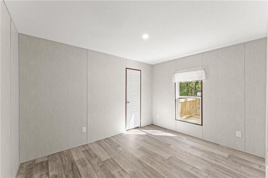 Spacious, unfurnished interior of a new home in , Acworth (Image 19).