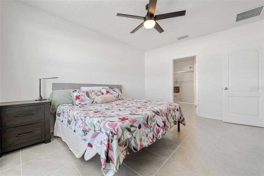 Furnished interior view inside a new home in Oak Pointe, Apopka (Image 9).