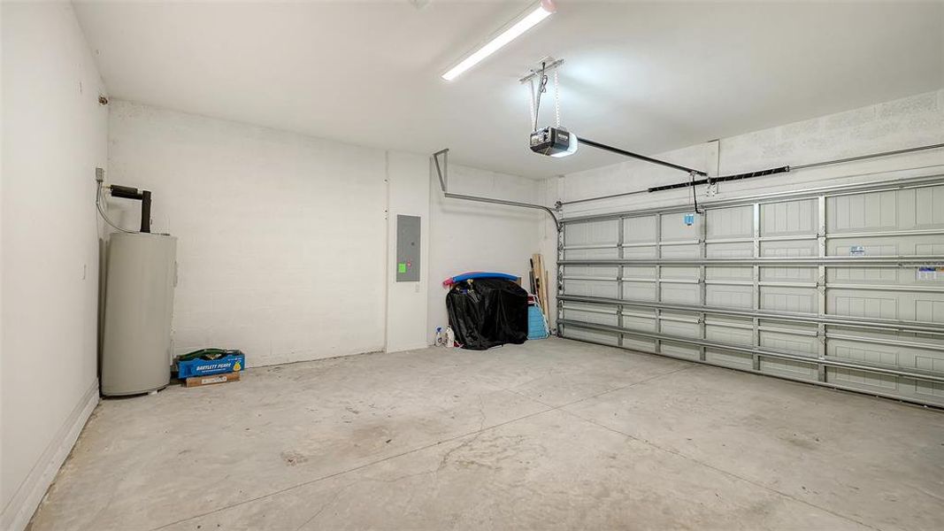 Spacious, unfurnished interior of a new home in , Venice (Image 25).