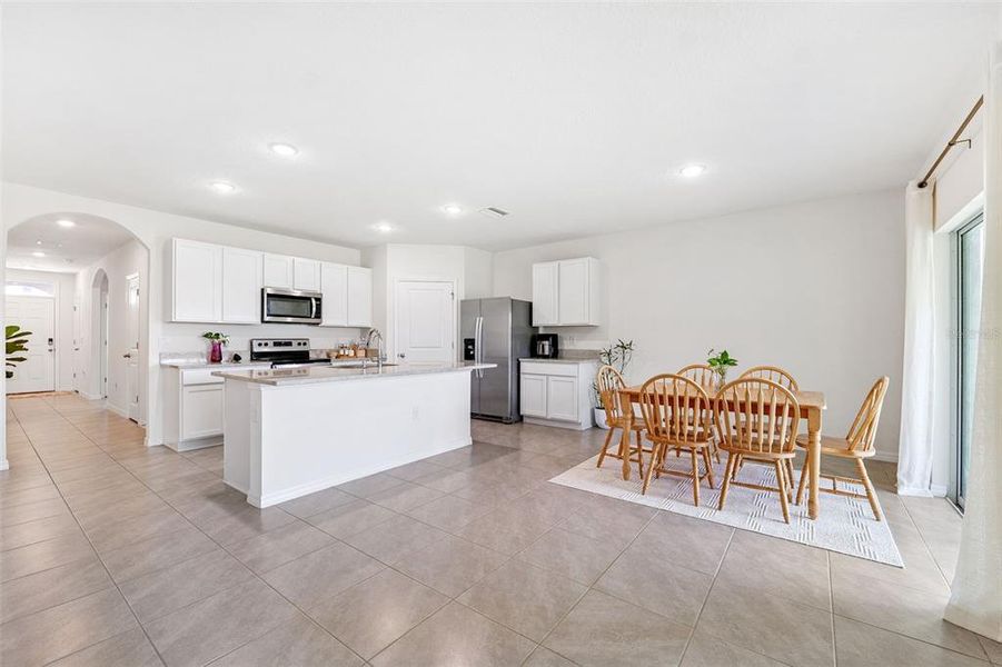 Furnished interior view inside a new home in , Wesley Chapel (Image 14).