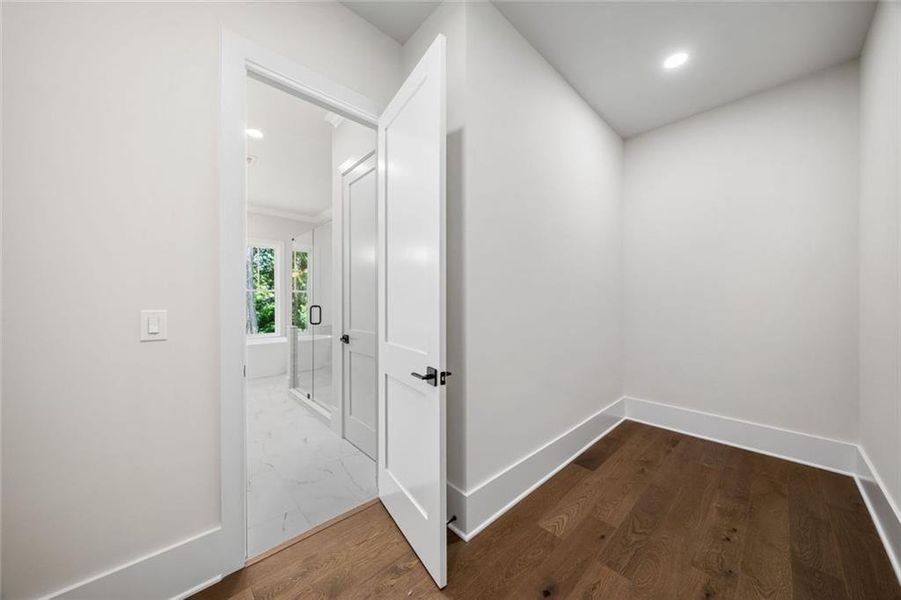 Spacious, unfurnished interior of a new home in , Atlanta (Image 133).