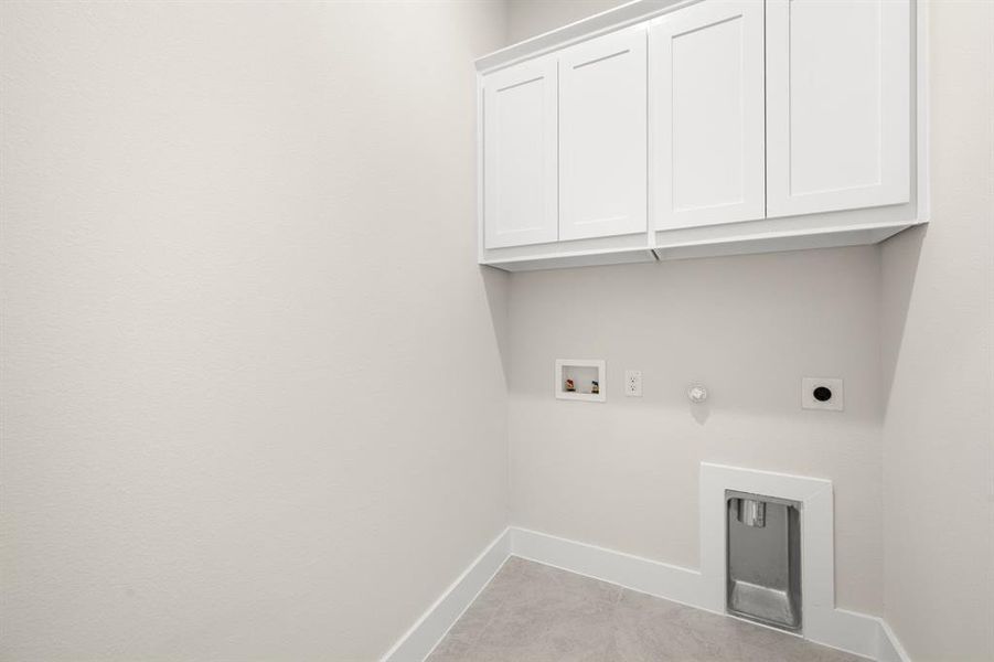 Spacious, unfurnished interior of a new home in The Abbey at Mercer Crossing, Farmers Branch (Image 27).