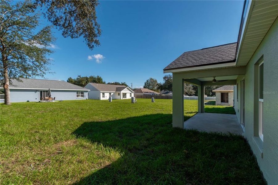 Exterior details and patio area of a home in , Dunnellon (Image 26).