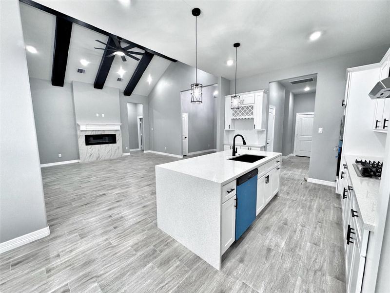 All images are for illustrative purposes only. Home is to be built and is currently under construction.