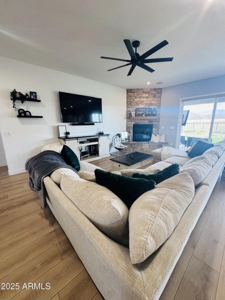 IMG_6143 (1) IMG_6143 (1)