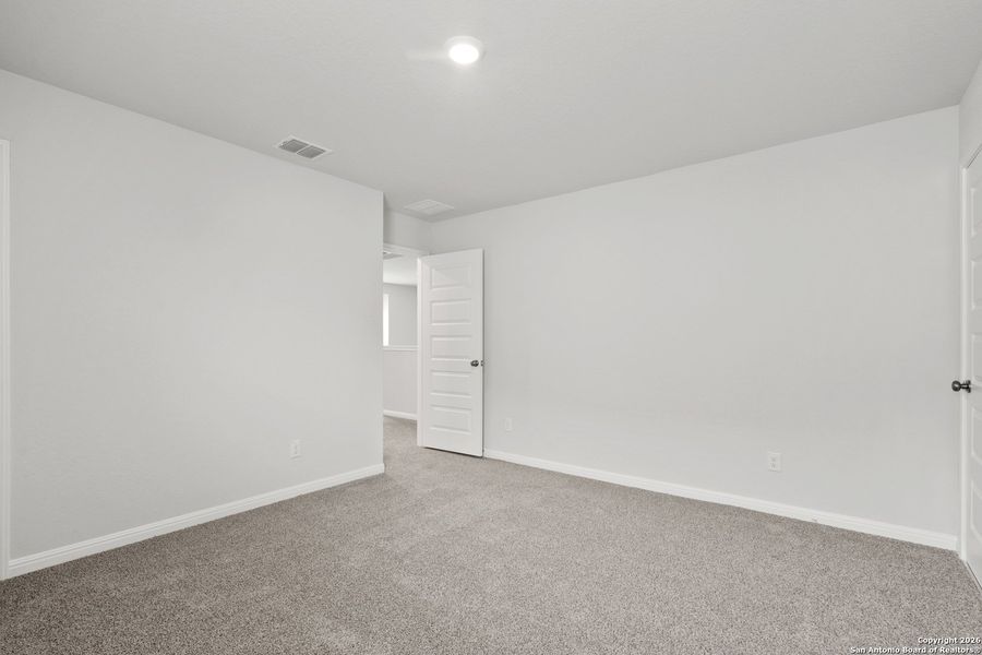 Spacious, unfurnished interior of a new home in Cinco Lakes, San Antonio (Image 16).
