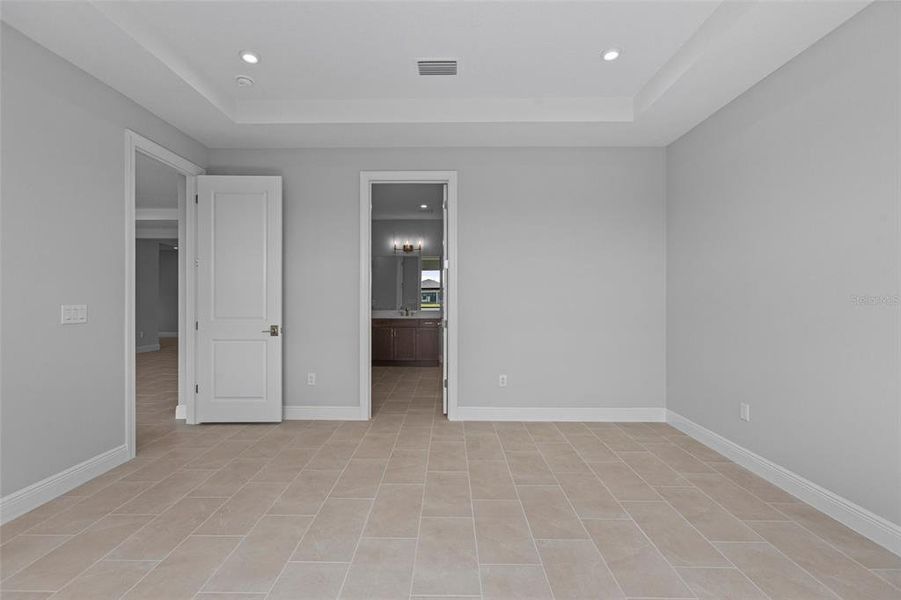Spacious, unfurnished interior of a new home in Woodland Preserve, Parrish (Image 22).