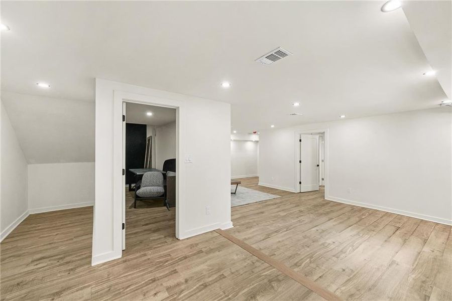 Spacious, unfurnished interior of a new home in , Atlanta (Image 74).