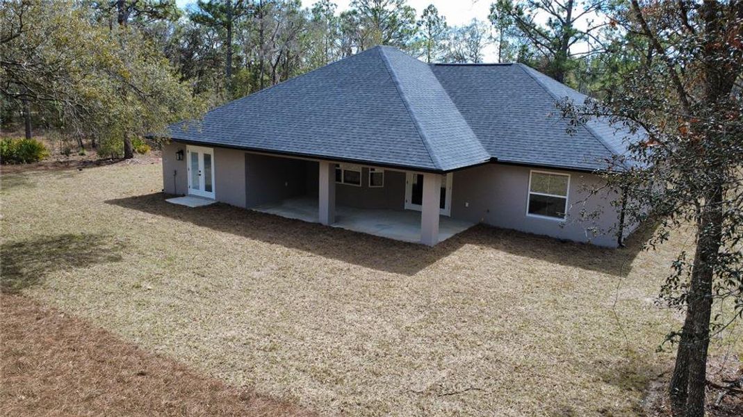 Exterior details and patio area of a home in , Dunnellon (Image 20).