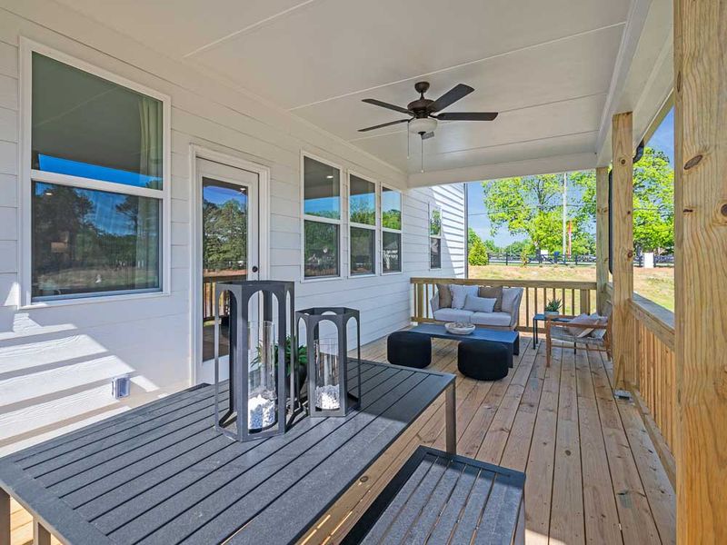 Exterior details of a home in Stratford Hills, Ball Ground (Image 4).