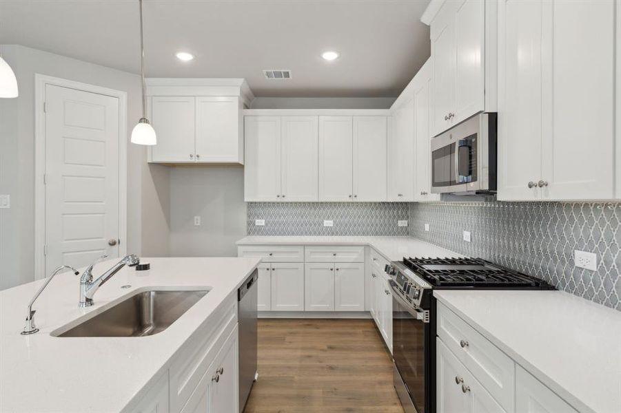 9-2445Auburn_009 9-2445Auburn_009