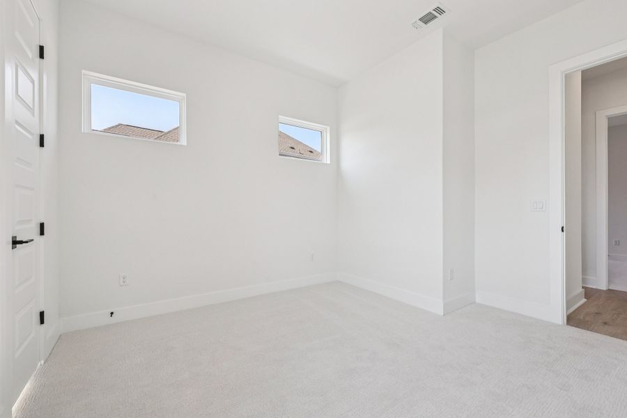 18 web or mls Robin Trail S1302 018