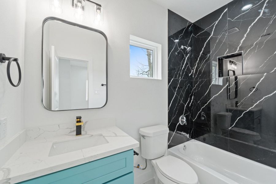 Beautiful finishes in secondary bath as well! Beautiful finishes in secondary bath as well!