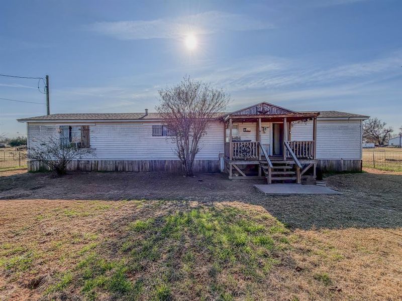 Exterior details and patio area of a home in , Weatherford (Image 17).