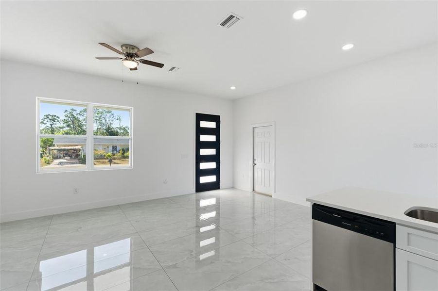 Spacious, unfurnished interior of a new home in , Port Charlotte (Image 13).