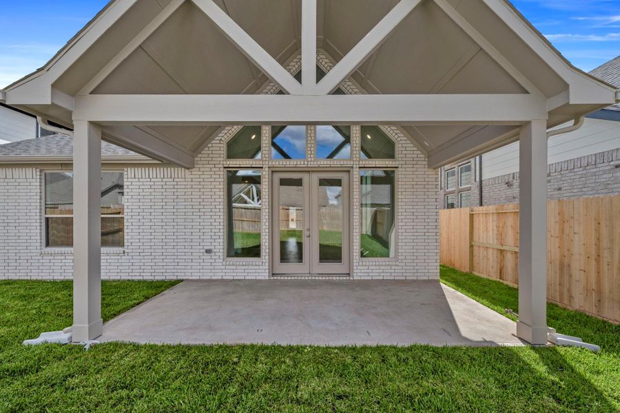 Exterior details and patio area of a home in Sienna 45', 50', Missouri City (Image 4). Exterior details and patio area of a home in Sienna 45', 50', Missouri City (Image 4).