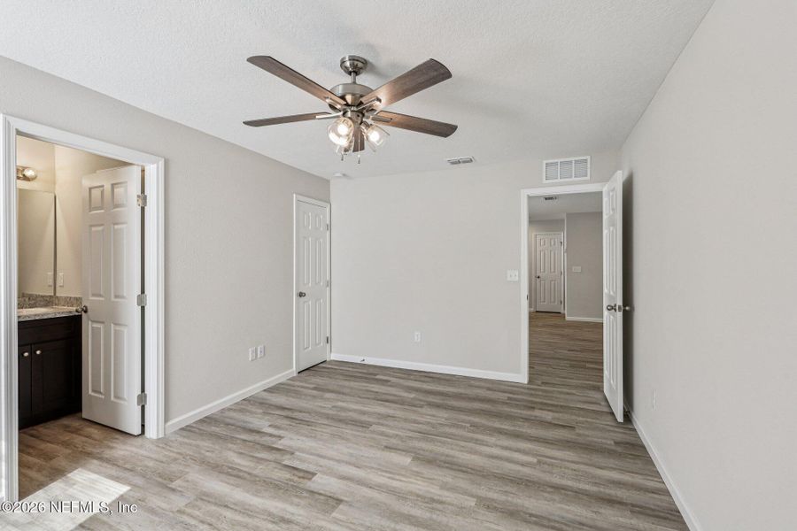 Spacious, unfurnished interior of a new home in , Jacksonville (Image 27).