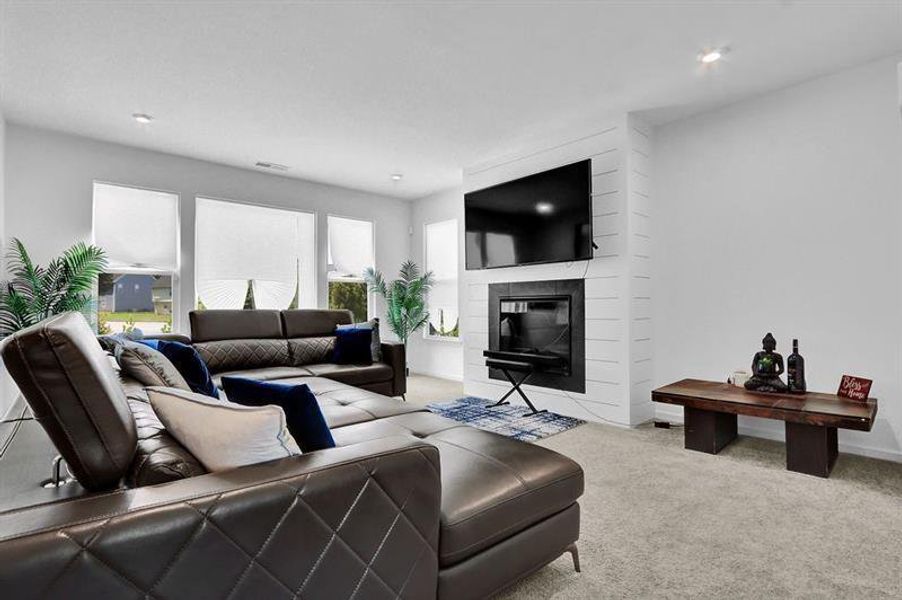 Furnished interior view inside a new home in Sweetbay Farm, Lawrenceville (Image 13).