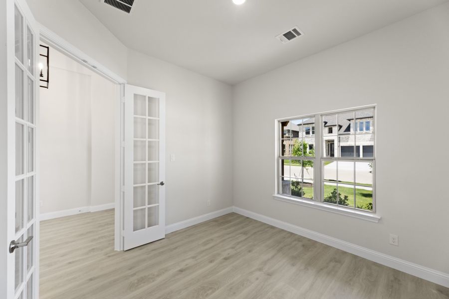 Representative unfurnished interior of a home built from the Cedarwood II by Sandlin Homes in Lakesong, Midlothian (Image 16).