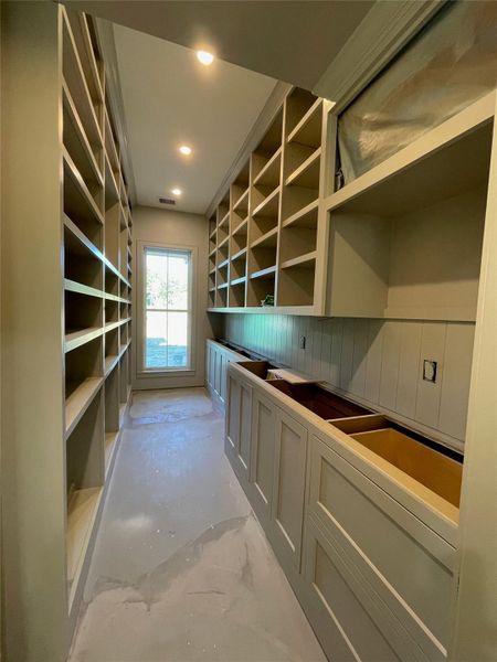 Butler's pantry Butler's pantry