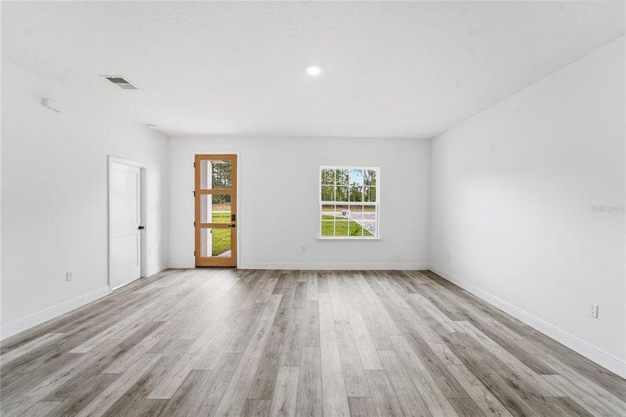 Spacious, unfurnished interior of a new home in , Ocala (Image 22).