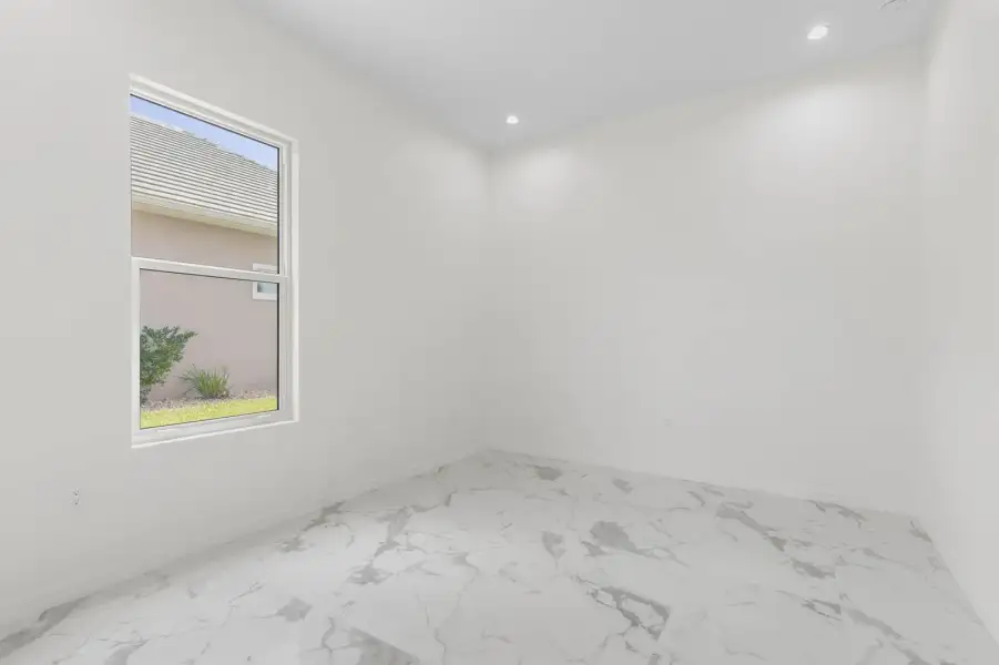 47-web-or-mls-116 Longview Way N-44