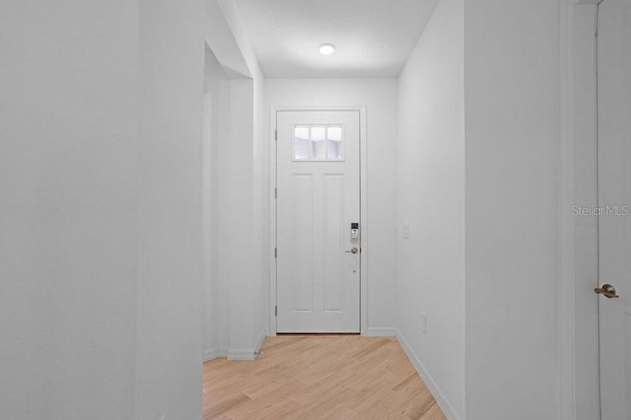 Spacious, unfurnished interior of a new home in Indigo Creek, Apollo Beach (Image 16).