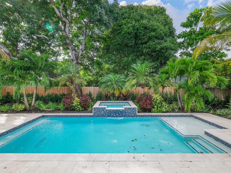 Community amenities in , Biscayne Park (Image 56).