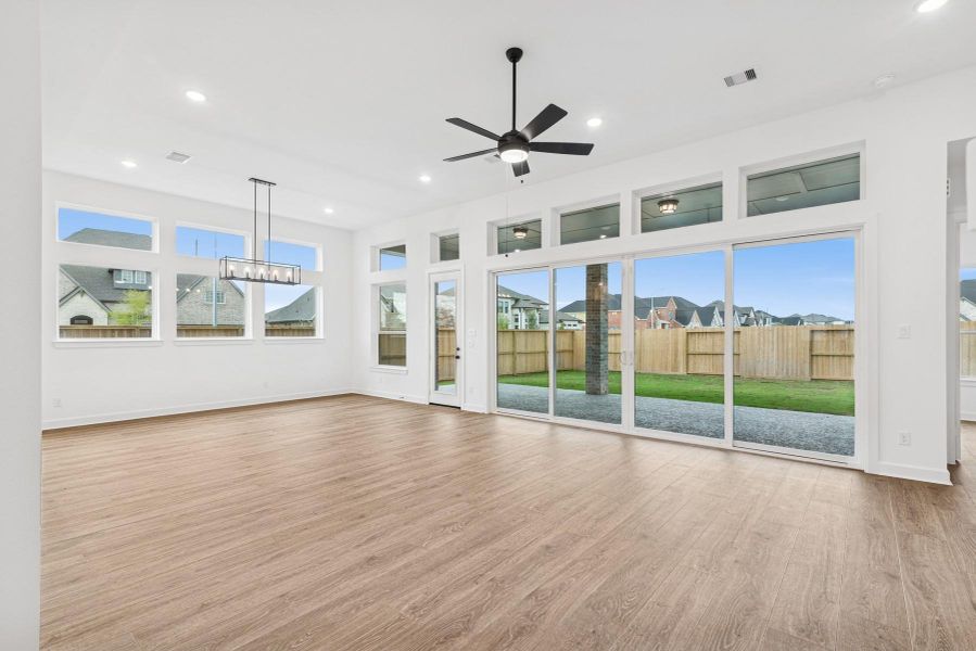Spacious, unfurnished interior of a new home in Jordan Ranch 70' Homesites, Fulshear (Image 14). Spacious, unfurnished interior of a new home in Jordan Ranch 70' Homesites, Fulshear (Image 14).