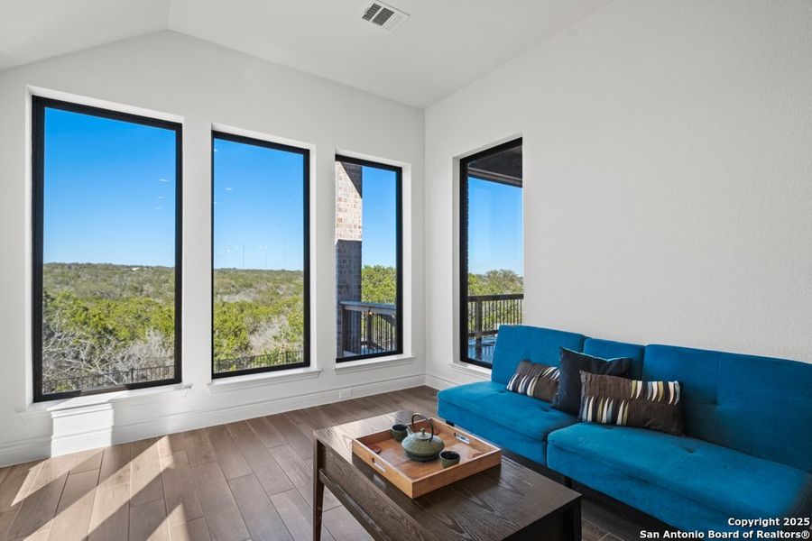 Furnished interior view inside a new home in La Cima 60', San Marcos (Image 26).