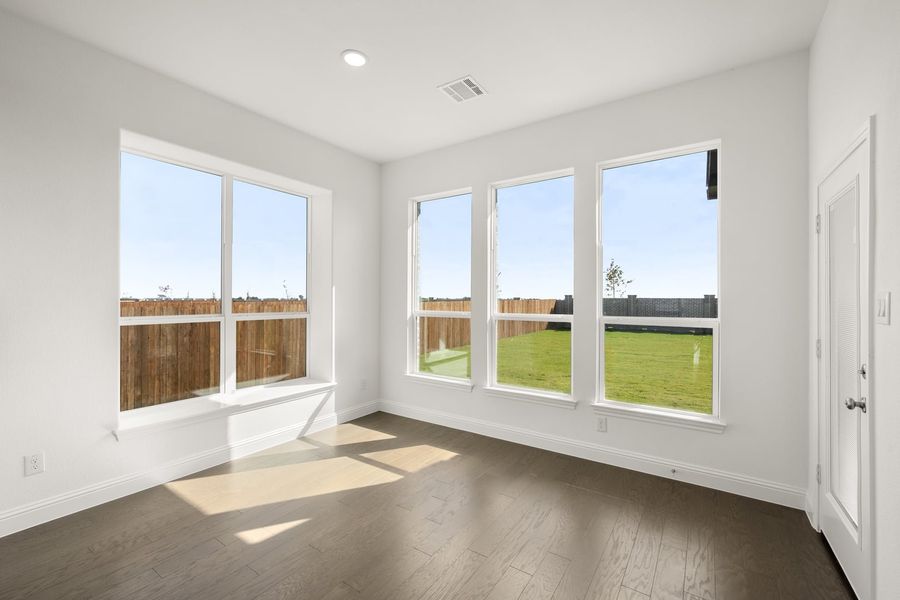 Spacious, unfurnished interior of a new home in Myrtle Creek, Waxahachie (Image 15). Spacious, unfurnished interior of a new home in Myrtle Creek, Waxahachie (Image 15).