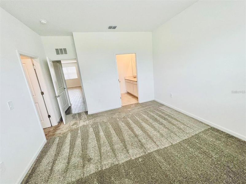 Spacious, unfurnished interior of a new home in , Winter Garden (Image 10). Spacious, unfurnished interior of a new home in , Winter Garden (Image 10).