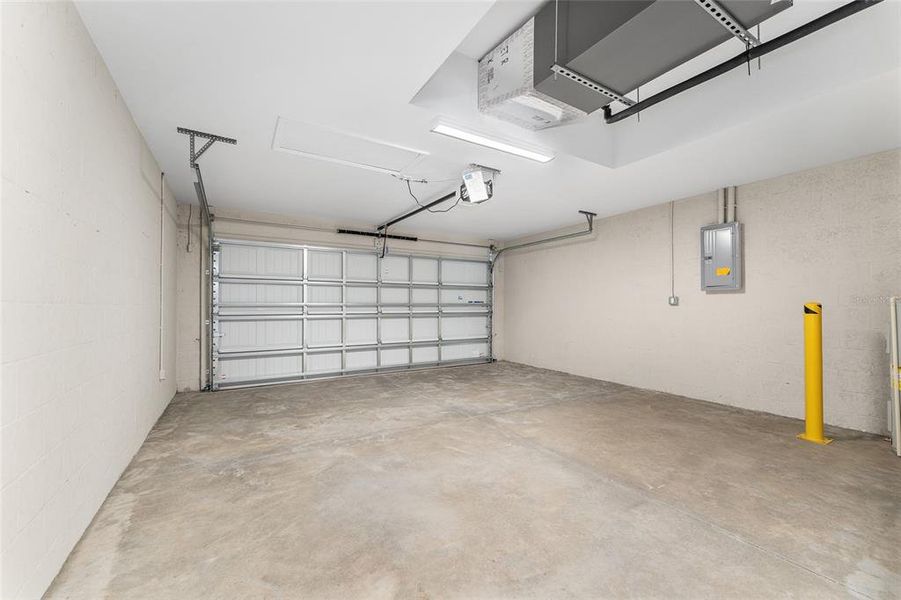 Spacious, unfurnished interior of a new home in , Floral City (Image 20).