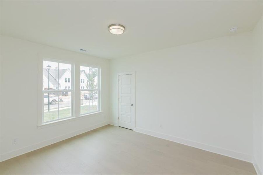 Spacious, unfurnished interior of a new home in , Gainesville (Image 28).