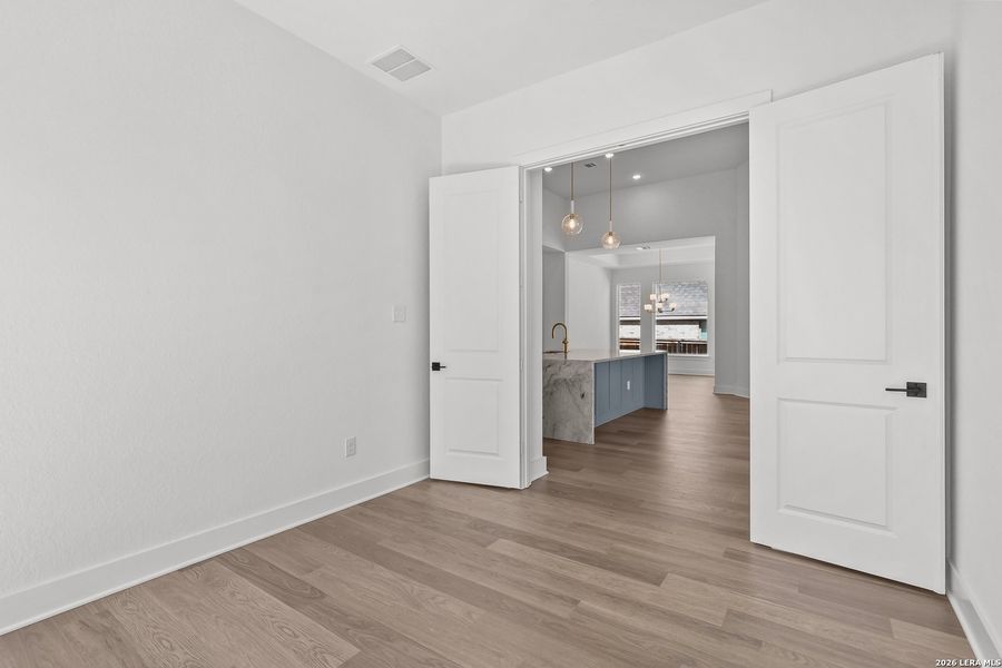 Spacious, unfurnished interior of a new home in Mayfair, New Braunfels (Image 30).