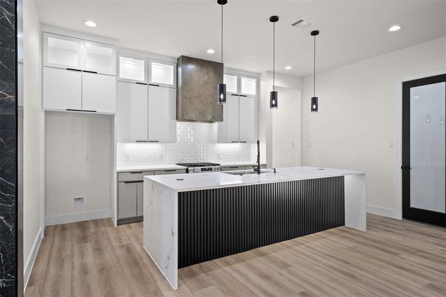 Furnished interior view inside a new home in , Dallas (Image 9).