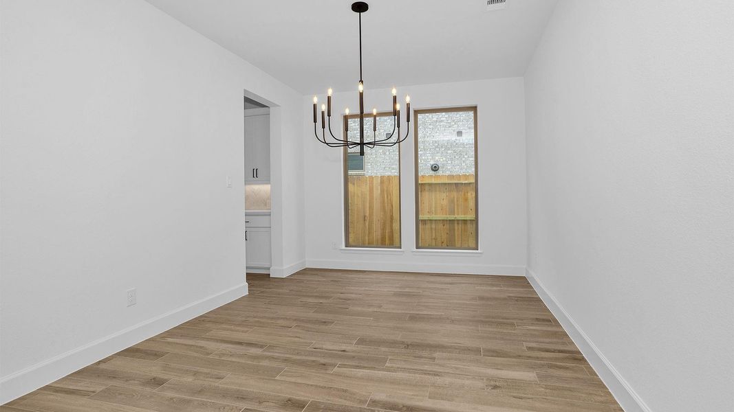 Spacious, unfurnished interior of a new home in Cross Creek West, Fulshear (Image 12).