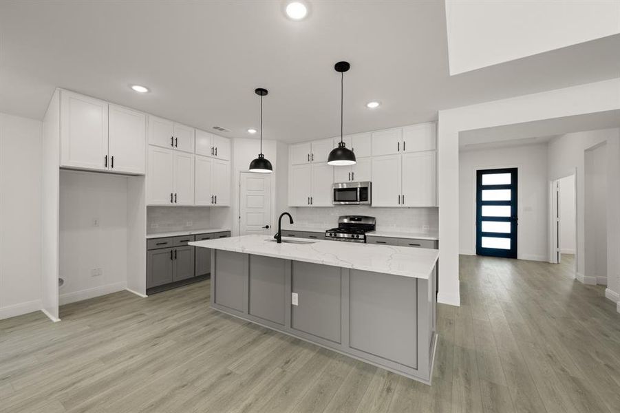 408 Dylan- Kitchen-2 408 Dylan- Kitchen-2